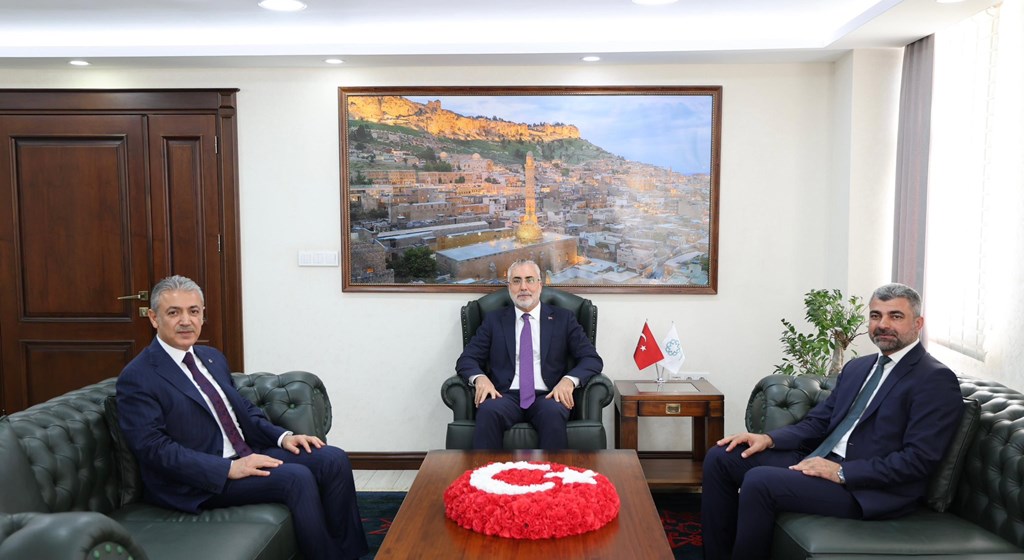 Çalışma ve Sosyal Güvenlik Bakanı Prof. Dr. Vedat Işıkhan, çeşitli ziyaretlerde bulunmak ve programlara katılmak üzere Mardin’e gitti.
