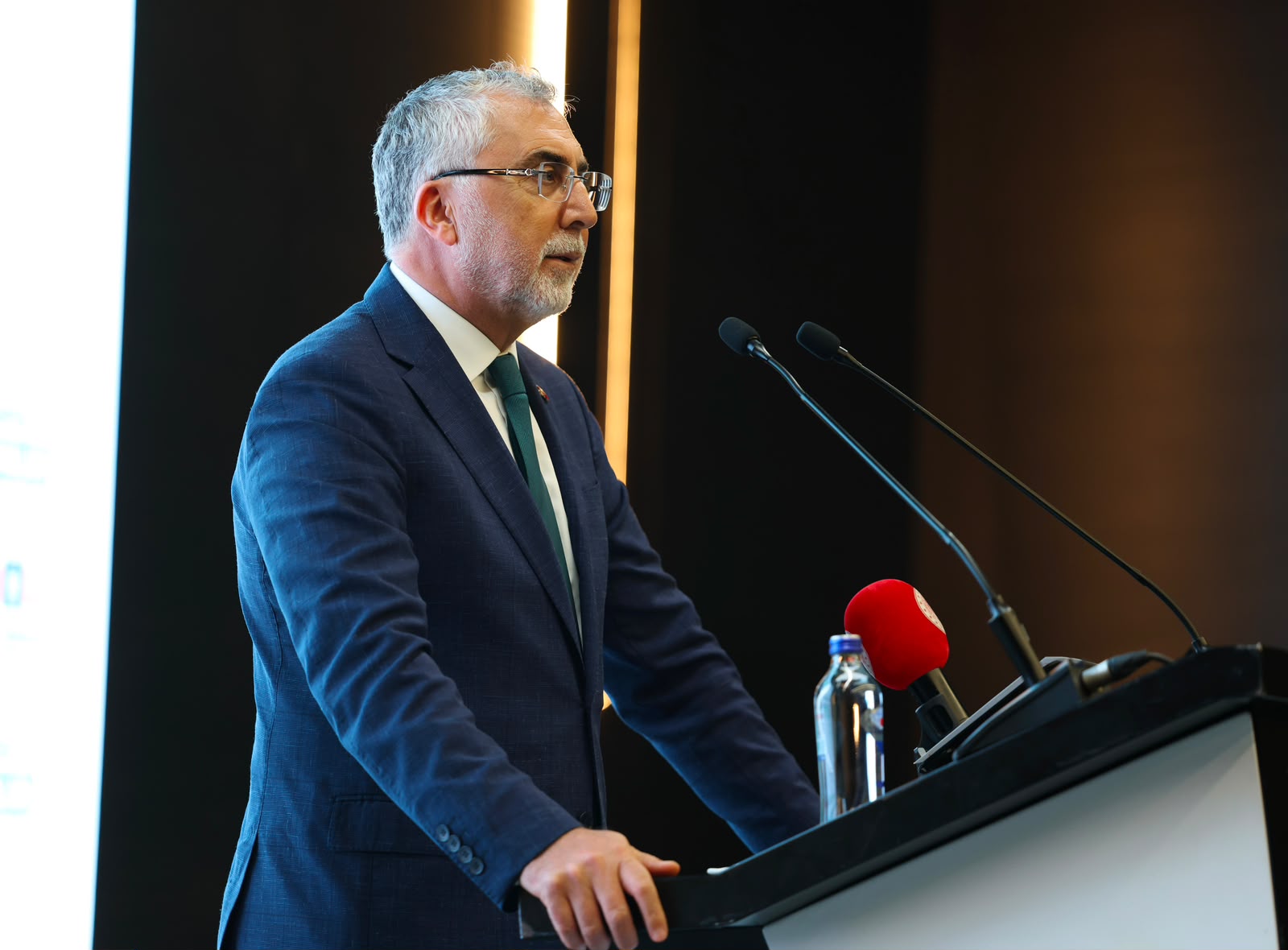 Çalışma ve Sosyal Güvenlik Bakanı Prof. Dr. Vedat Işıkhan, çeşitli ziyaretlerde bulunmak ve programlara katılmak üzere İstanbul’a gitti.