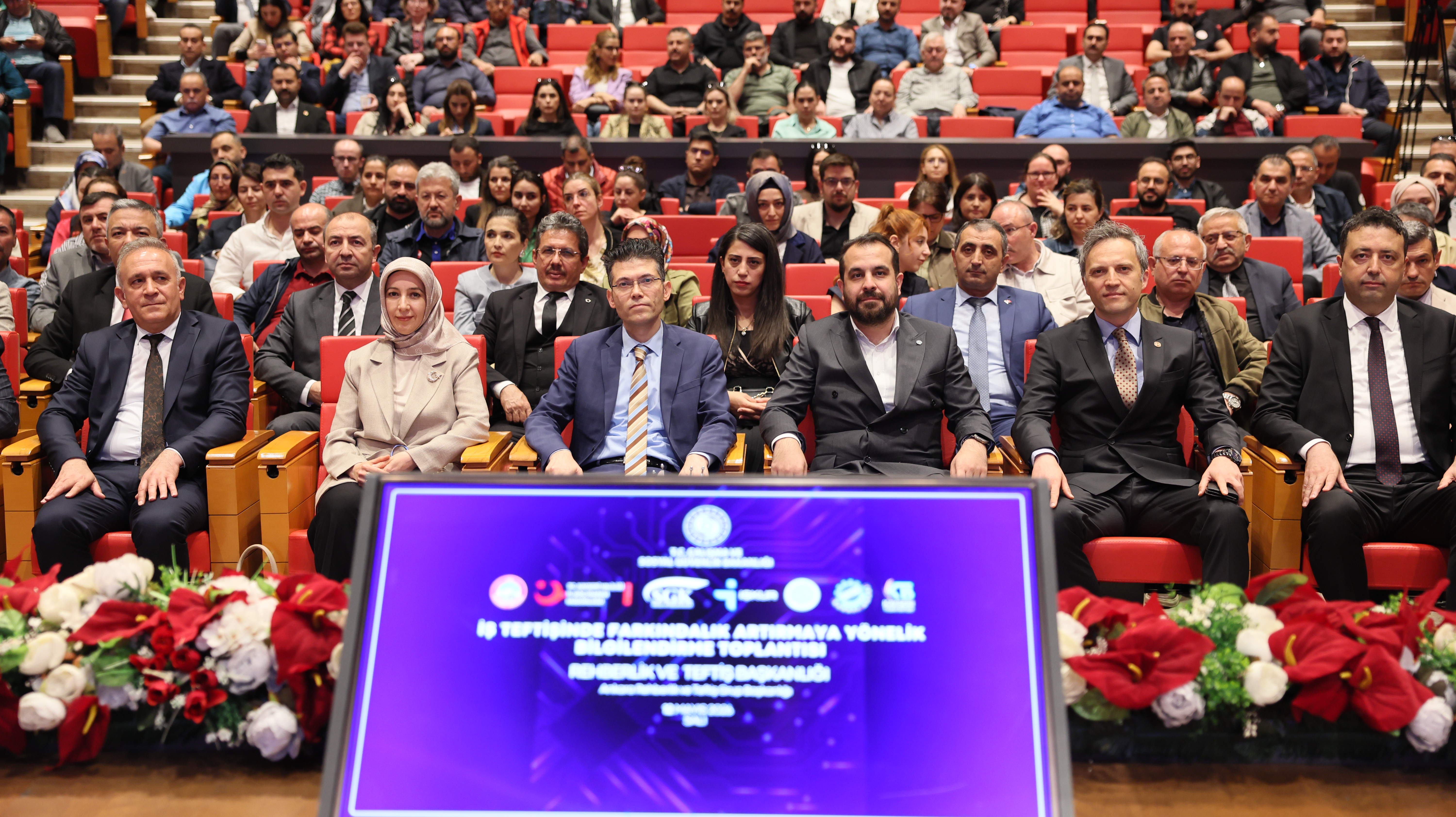 Rehberlik ve Teftiş Başkanlığı tarafından Kayseri Ticaret Odası ve Kayseri Çalışma ve İş Kurumu İl Müdürlüğü iş birliğinde, 12 Mayıs 2026 tarihinde iş sağlığı ve güvenliği ile işin yürütümü teftişleri hakkında bilgilendirme toplantısı düzenlendi.