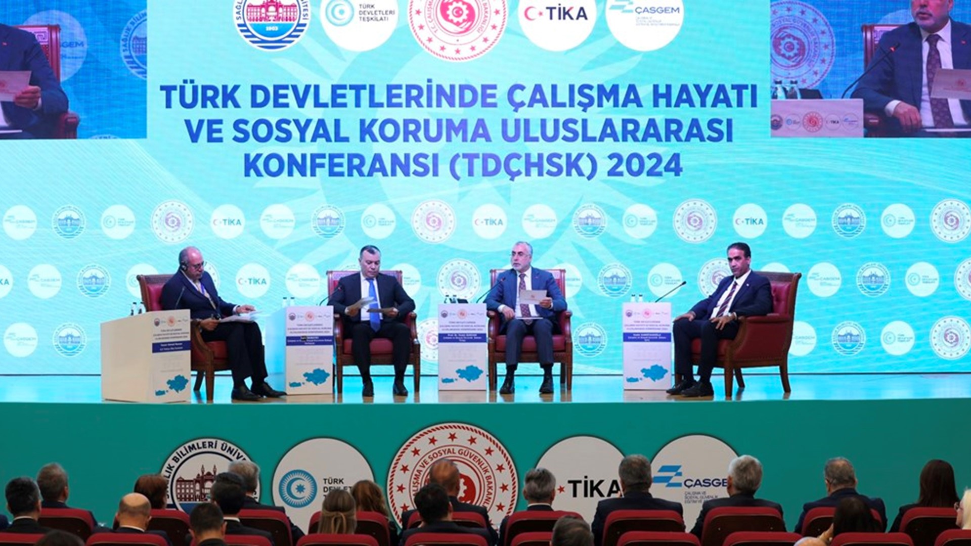 Çalışma ve Sosyal Güvenlik Bakanı Prof. Dr. Vedat Işıkhan, Çalışma ve Sosyal Güvenlik Bakanlığı tarafından 31 Ekim- 1 Kasım tarihlerinde Sağlık Bilimleri Üniversitesi Prof. Dr. Cevdet Erdöl Konferans Salonu’nda düzenlenen “Türk Devletlerinde Çalışma Hayatı ve Sosyal Koruma Uluslararası Konferansı” açılış programına katıldı.