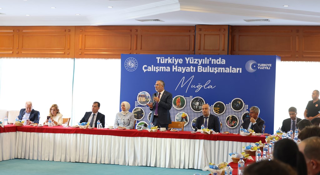 Çalışma ve Sosyal Güvenlik Bakanı Prof. Dr. Vedat Işıkhan, çeşitli temaslarda bulunmak ve “Milli Müdafaadan Milli Kalkınmaya; Türkiye Yüzyılı’nın Kadınları, Kadın İstihdam Sistemi İş Pozitif Tanıtım Programı ve Fuar Açılışı” programına katılmak üzere Muğla’ya gitti.
