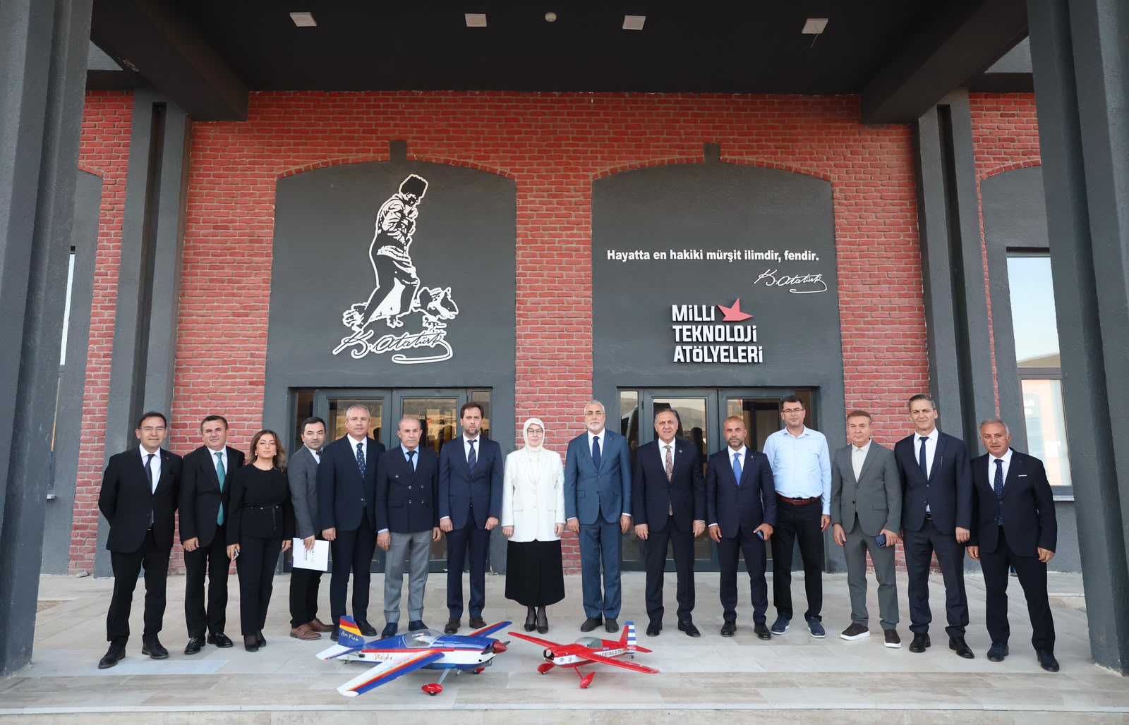 Çalışma ve Sosyal Güvenlik Bakanı Prof. Dr. Vedat Işıkhan, bir dizi ziyaretlerde bulunmak ve programlara katılmak üzere Yalova’ya gitti.