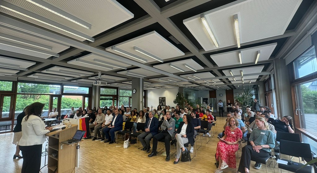 In the run-up to the summer holidays, the Stuttgart Attaché Office for Labour and Social Security provided young people and their parents with comprehensive information on post-school vocational training and higher education options.