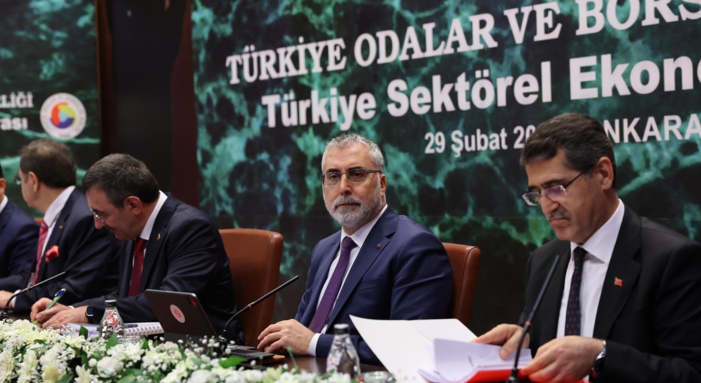 Çalışma ve Sosyal Güvenlik Bakanı Prof. Dr. Vedat Işıkhan, Türkiye Odalar ve Borsalar Birliği’nin (TOBB) “Türkiye Sektörel Ekonomi Şurası”na iştirak etti.