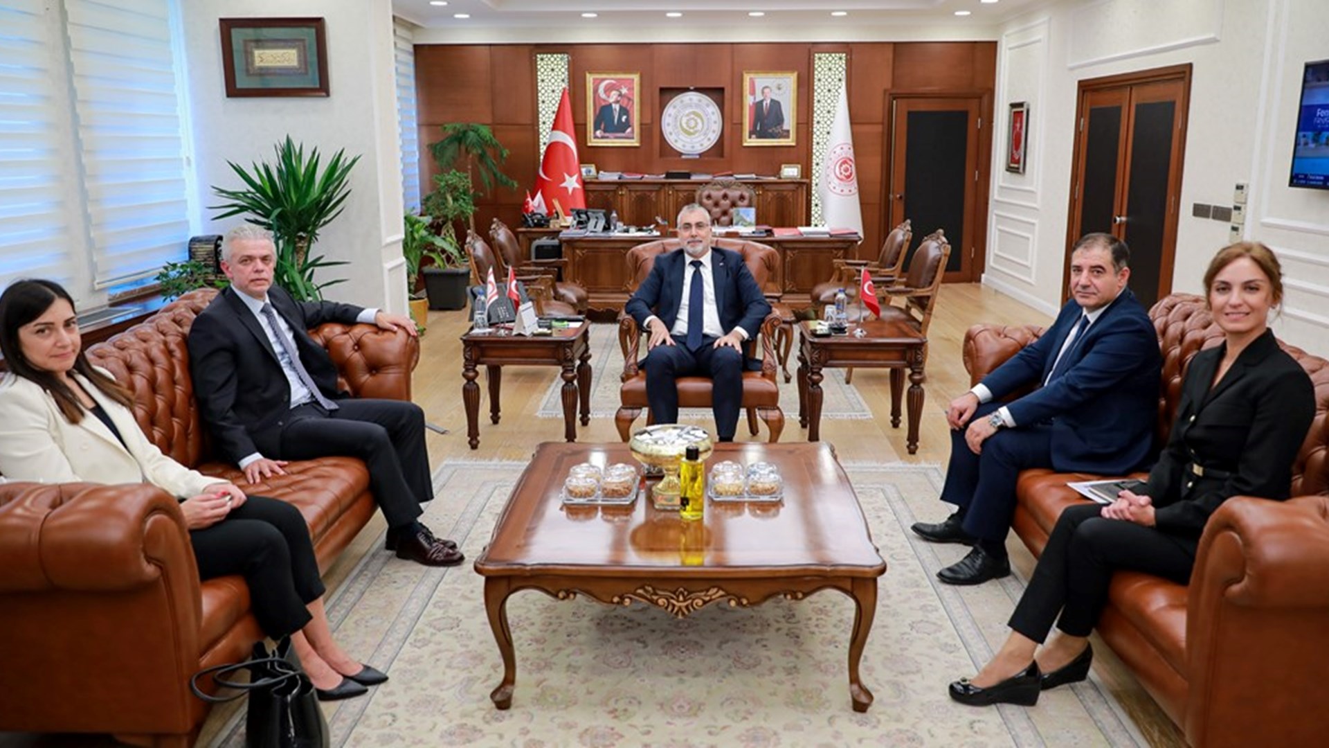 Dostane bir havada ve verimli geçen görüşmelerde her üç ülkenin Bakanlığıyla Bakanlığımız arasındaki olası işbirliği alanları üzerinde istişarelerde bulunuldu.  Sayın Büyükelçilerle yapılan görüşmelerde aşağıdaki hususlar yer aldı: