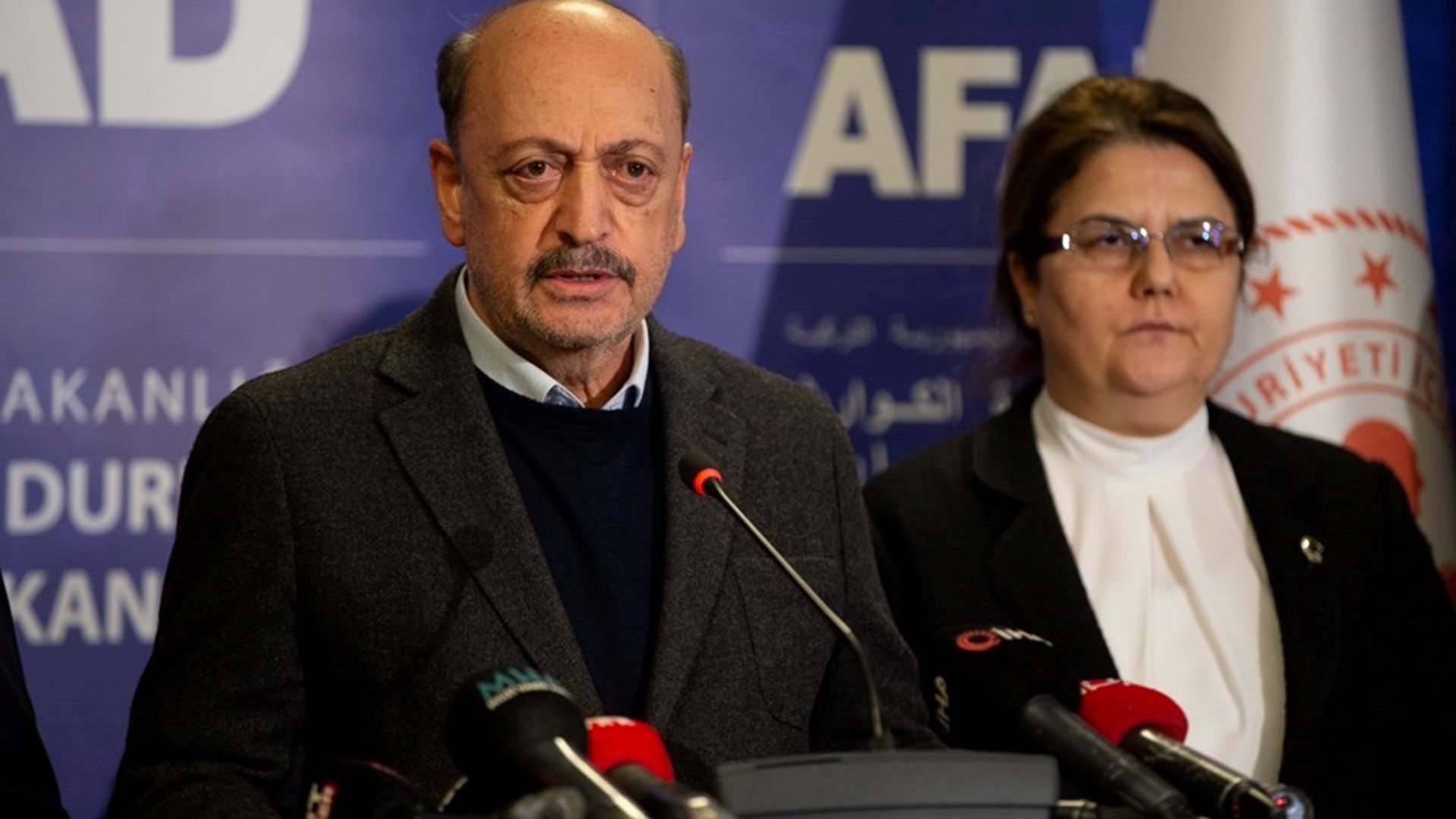 Çalışma ve Sosyal Güvenlik Bakanı Vedat Bilgin, AFAD Koordinasyon Merkezi’nde Kahramanmaraş merkezli depremler sonrası yürütülen çalışmalara ilişkin açıklamalarda bulundu.