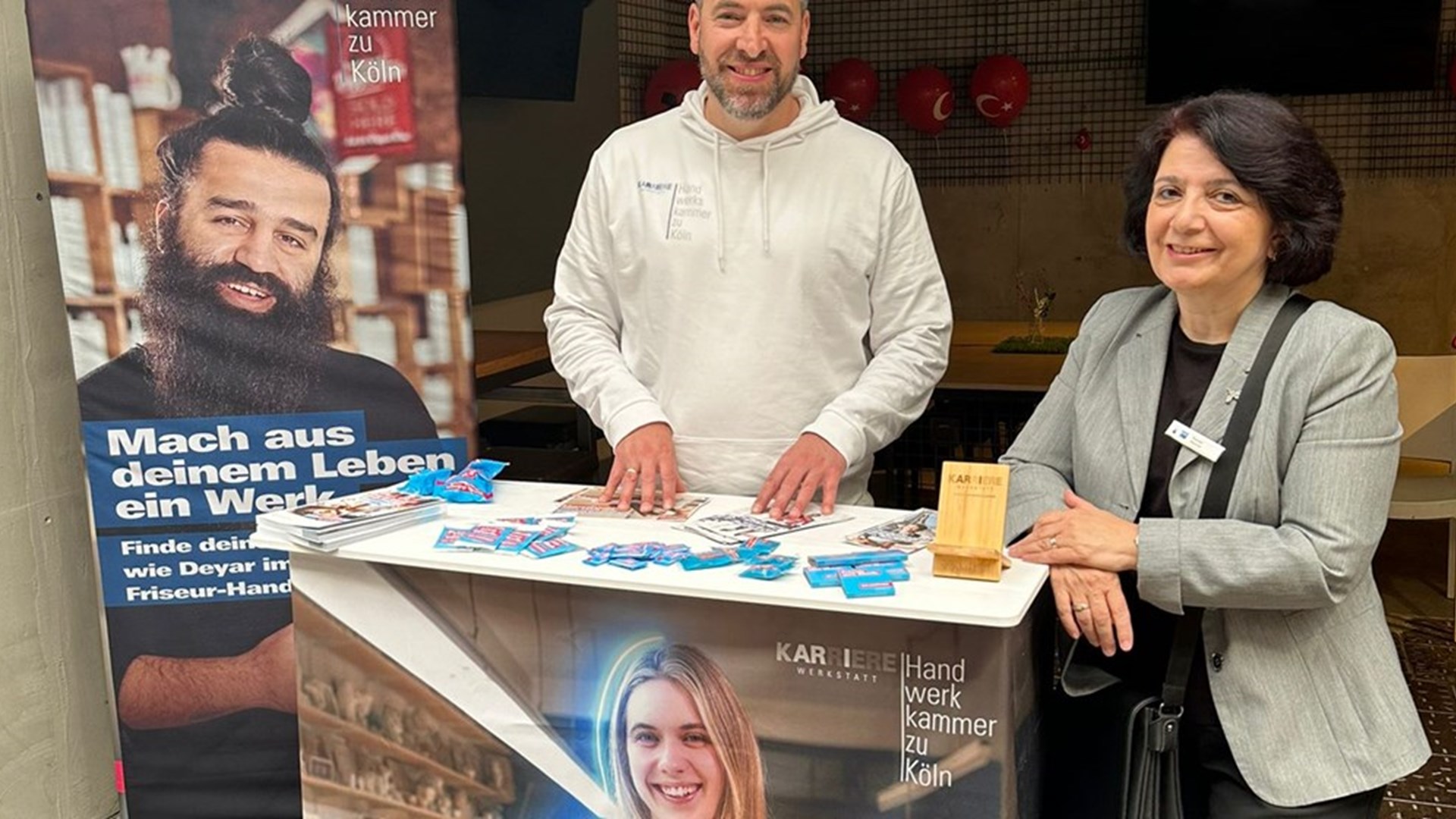 Köln Çalışma ve Sosyal Güvenlik Ataşeliğimizin T.C. Köln Başkonsolosluğunun himayesinde DİTİB Köln Bölge Veliler Birliği ile birlikte çeşitli etkinliklerle gerçekleştirdiği “19 Mayıs Atatürk’ü anma Gençlik ve Spor Bayramı” büyük bir coşkuyla kutlandı.