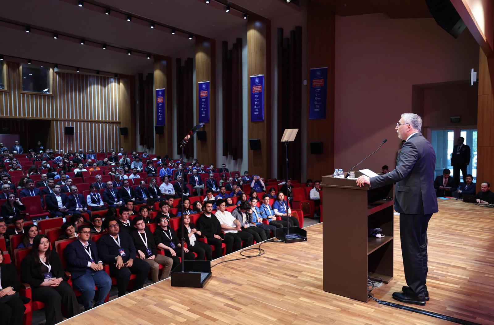 Bakan Işıkhan, Çalışma Hayatında Dijital Dönüşüm ve Geleceğin Dijital Meslekleri Zirvesi’ne Katıldı