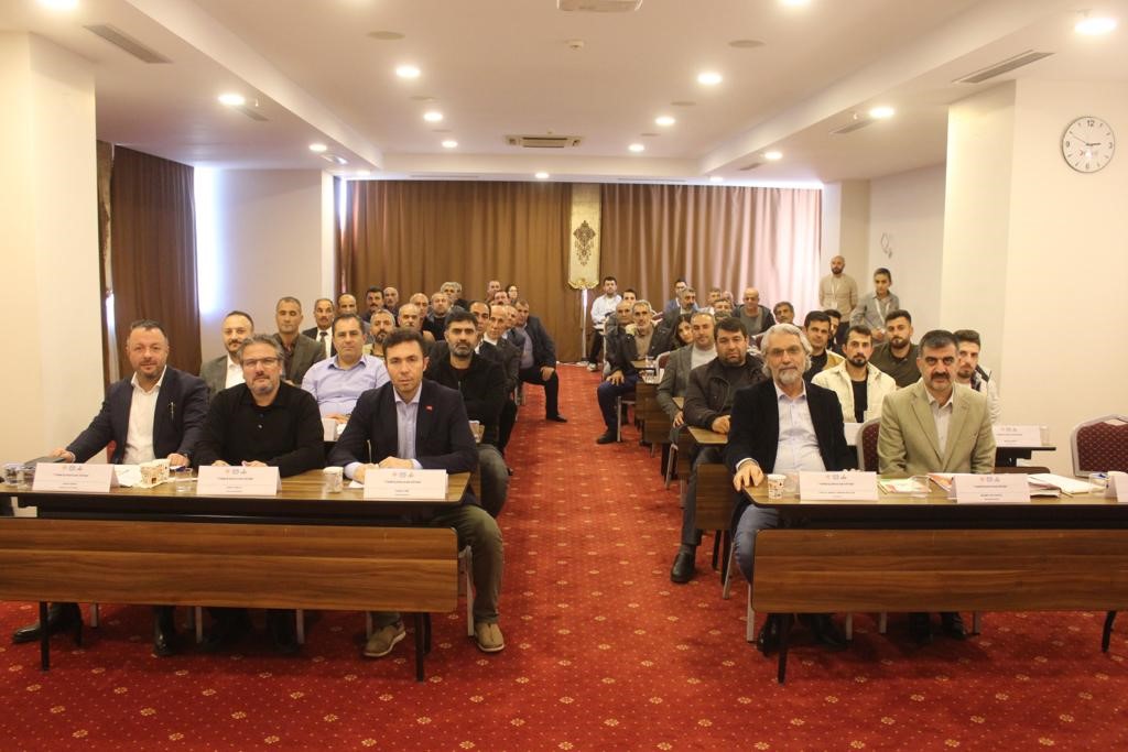 Çalışma ve Sosyal Güvenlik Bakanlığı, Çalışma Genel Müdürlüğü tarafından yürütülen Çocuk İşçiliği ile Mücadele Ulusal Programı çerçevesinde, mevsimlik tarım işçileri ve ailelerinin yaşam koşullarını iyileştirmek, kamu hizmetlerine erişimi kolaylaştırmak ve mevsimlik tarımda çocuk işçiliğini önlemek amacıyla çeşitli kurum ve kuruluşlarla faaliyetler yürütülmektedir.