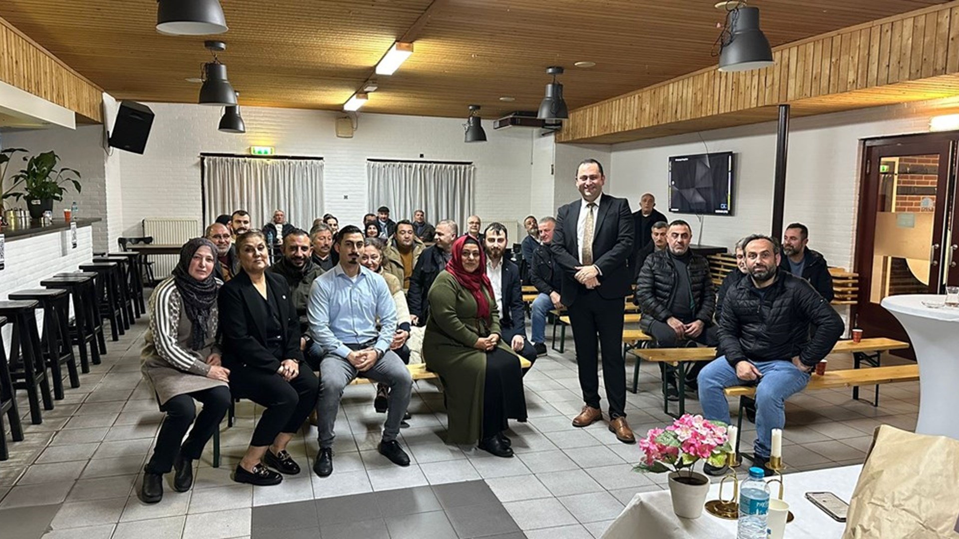 Deventer Çalışma ve Sosyal Güvenlik Ataşeliğimiz, SW Waalstad Nijmegen tesislerinde vatandaşlarımızla bir araya geldi.