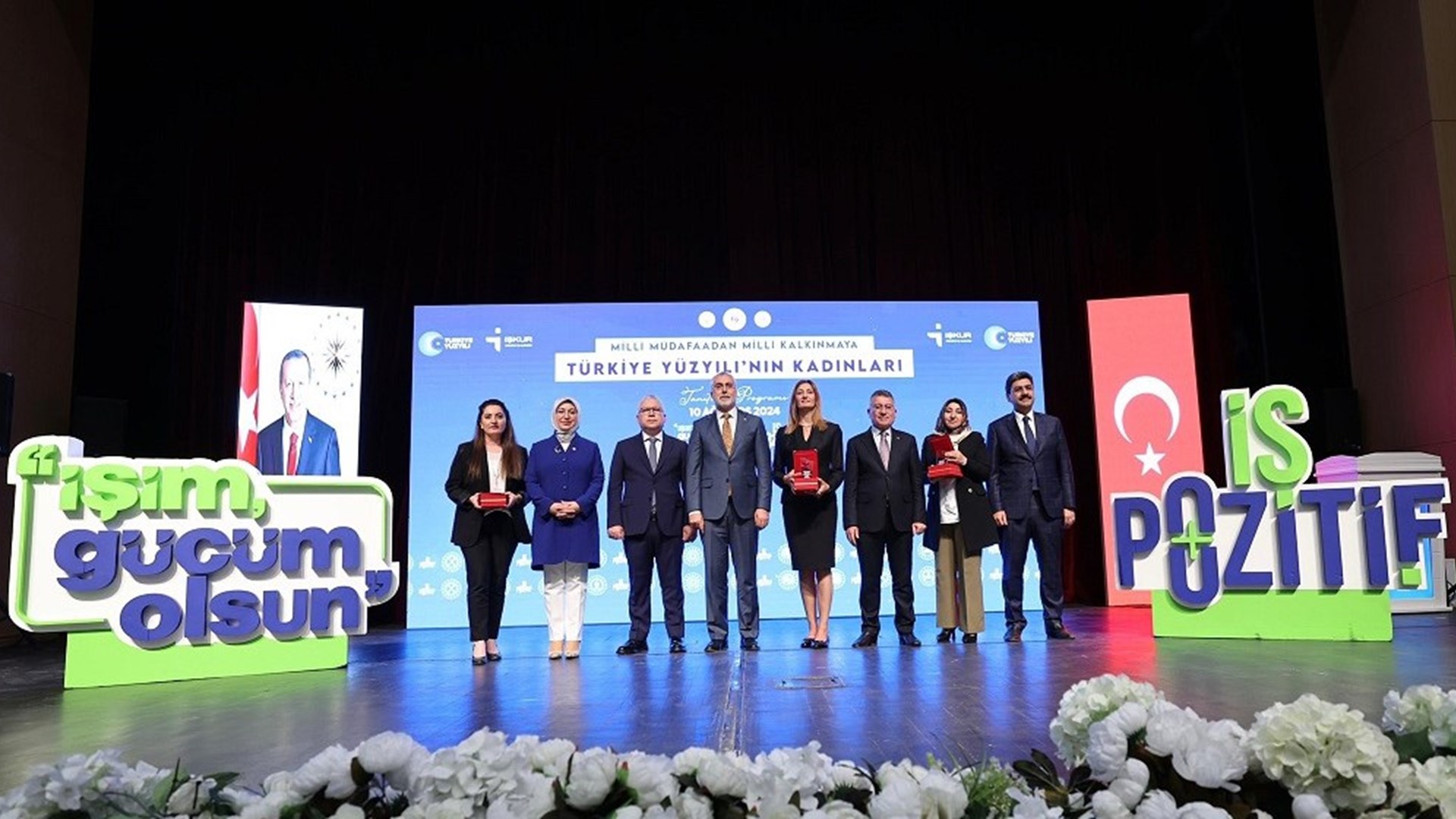 Çalışma ve Sosyal Güvenlik Bakanı Prof. Dr. Vedat Işıkhan, çeşitli temaslarda bulunmak ve “Milli Müdafaadan Milli Kalkınmaya; Türkiye Yüzyılı’nın Kadınları, Kadın İstihdam Sistemi İş Pozitif Tanıtım Programı ve Fuar Açılışı” programına katılmak üzere Sivas’a gitti.