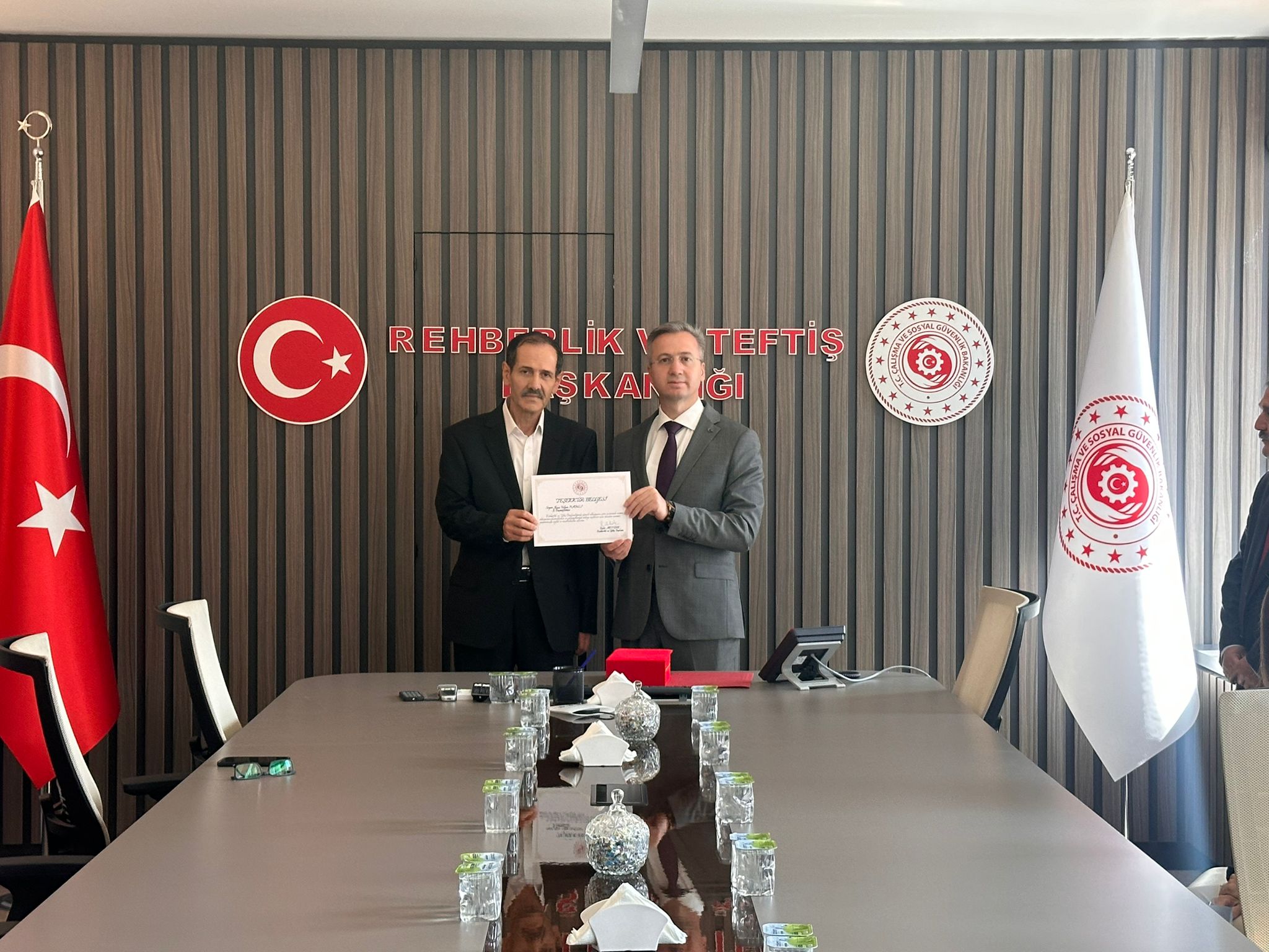 Ankara Rehberlik ve Teftiş Grup Başkanlığında görevli İş Başmüfettişleri İhsan Yalçın Namlı, Birsen Erdin ve Melda Ardal emekli oldu. 