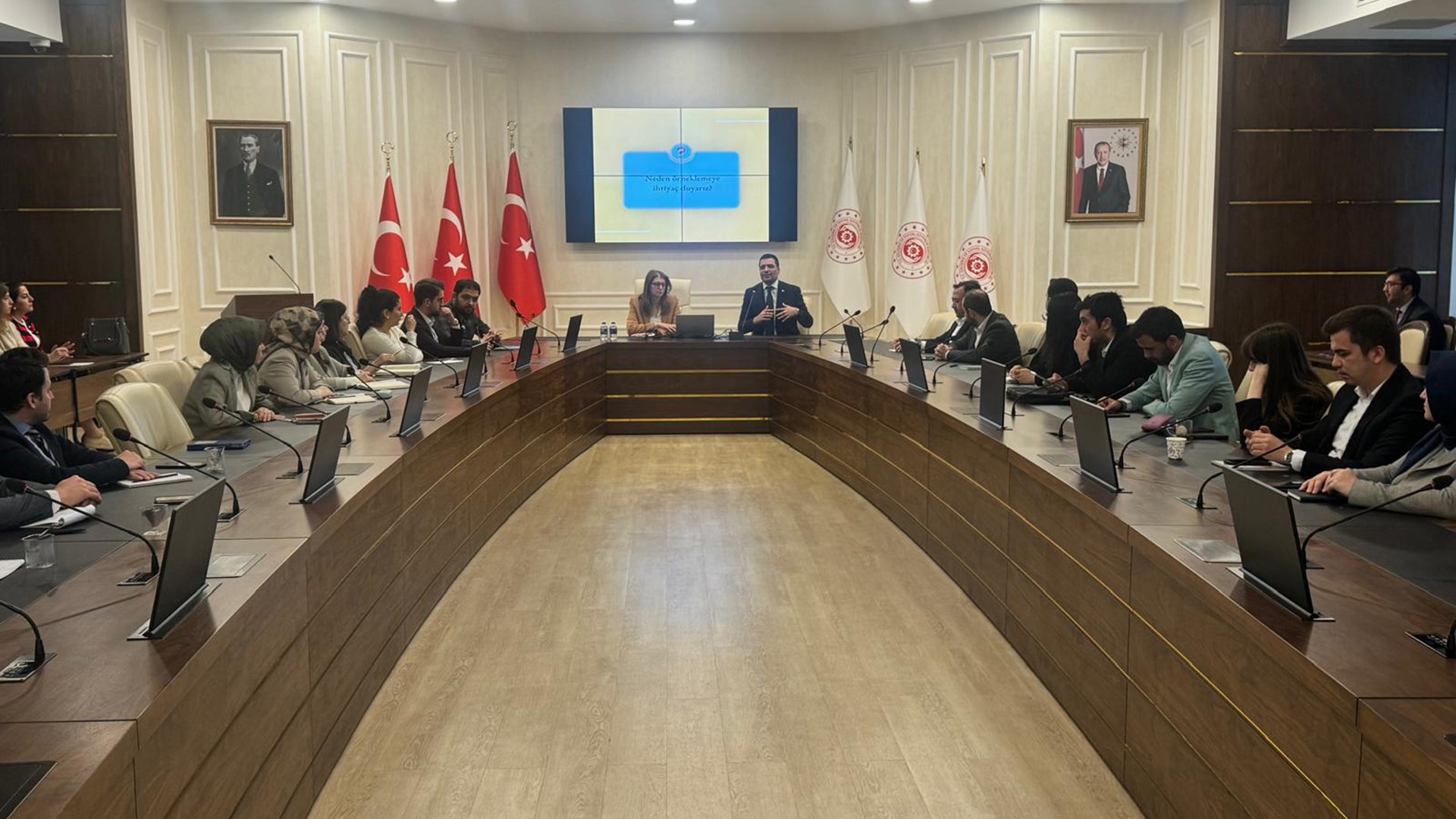 Genel Müdürlüğümüzde çalışan ve 2 yılını tamamlayan Çalışma Uzman Yardımcılarımıza yönelik tez hazırlama sürecinde Bilimsel Araştırma Yöntemleri Eğitimi gerçekleştirildi.