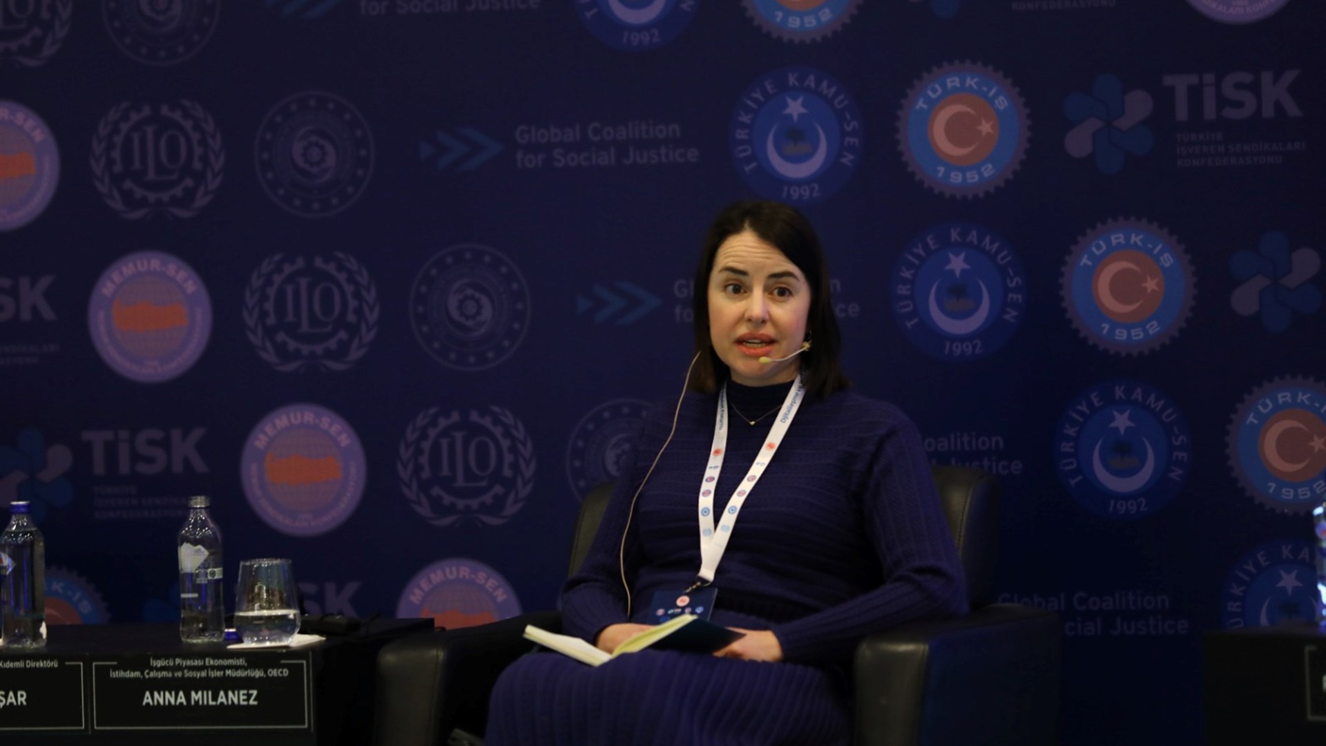 20 Şubat Dünya Sosyal Adalet Günü vesilesiyle, Bakanlığımızın öncülüğünde ve Küresel Sosyal Adalet Koalisyonu kapsamında düzenlenen “Dijitalleşme ve Yeşil Dönüşüm Çerçevesinde Sosyal Adalet Forumu” geniş katılımla gerçekleştirildi. Forum, Türkiye İşveren Sendikaları Konfederasyonu (TİSK), Türkiye İşçi Sendikaları Konfederasyonu (TÜRK-İŞ), Memur Sendikaları Konfederasyonu (MEMUR-SEN) ve Türkiye Kamu Çalışanları Sendikaları Konfederasyonu (KAMU-SEN) işbirliğiyle düzenlendi.