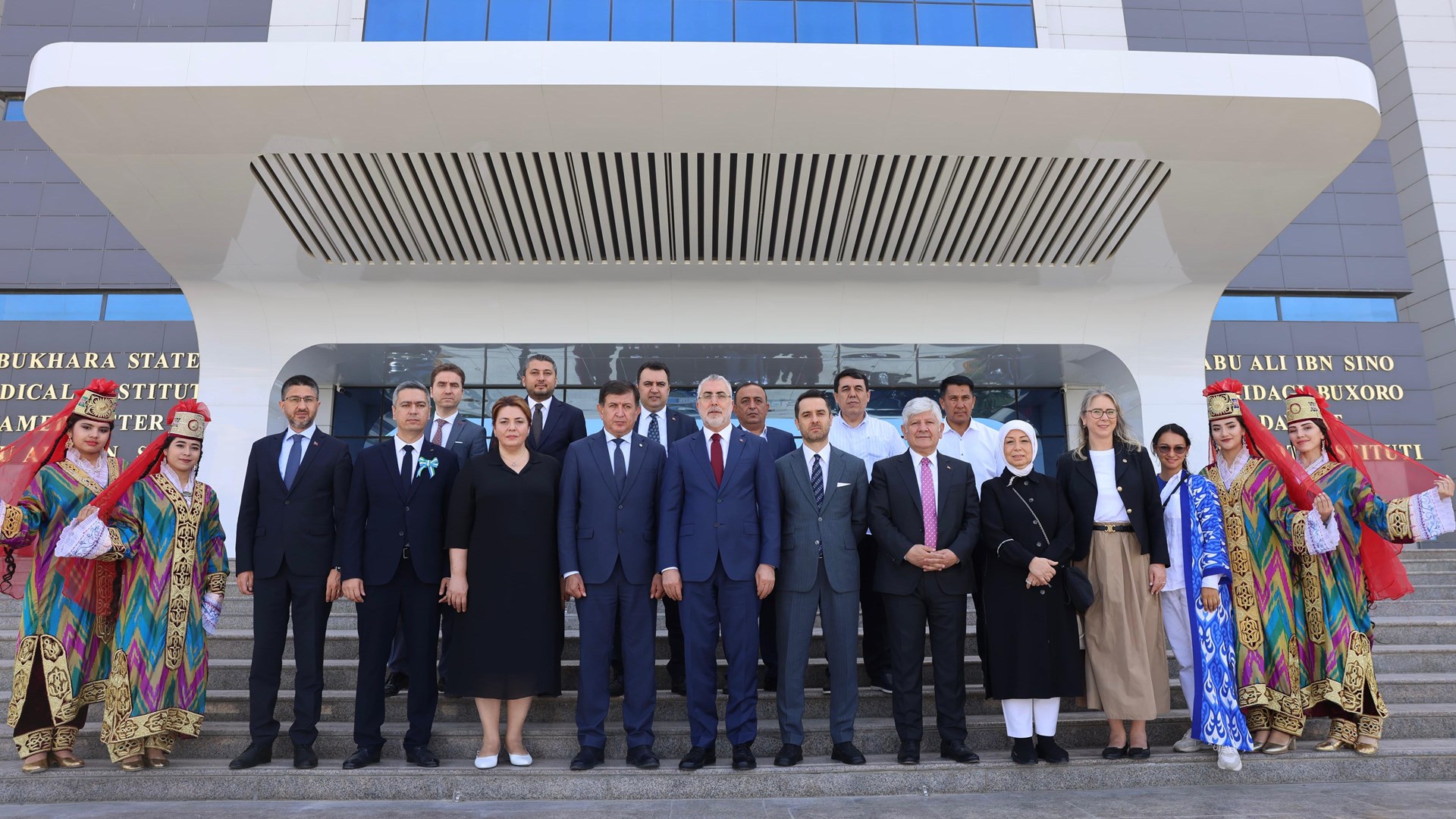 Bakan Işıkhan’a Özbekistan’da ‘Fahri Profesörlük’ Unvanı Verildi