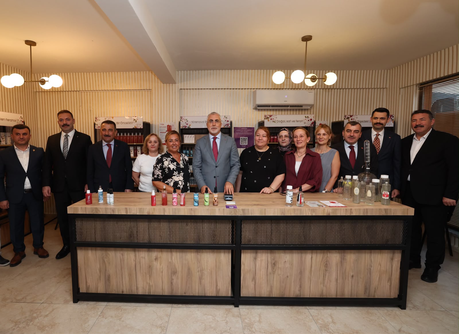 Çalışma ve Sosyal Güvenlik Bakanı Prof. Dr. Vedat Işıkhan, çeşitli ziyaretlerde bulunmak ve programlara katılmak üzere Zonguldak’a gitti.