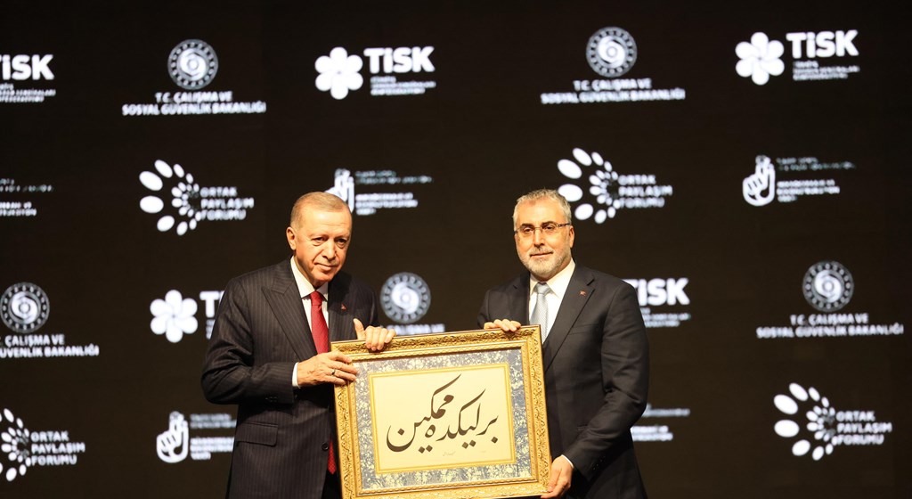 Çalışma ve Sosyal Güvenlik Bakanı Prof. Dr. Vedat Işıkhan, Cumhurbaşkanı Recep Tayyip Erdoğan’ın katılımıyla Çalışma ve Sosyal Güvenlik Bakanlığı ve Türkiye İşveren Sendikaları Konfederasyonu (TİSK) tarafından düzenlenen Ortak Paylaşım Forumu’nda konuştu.