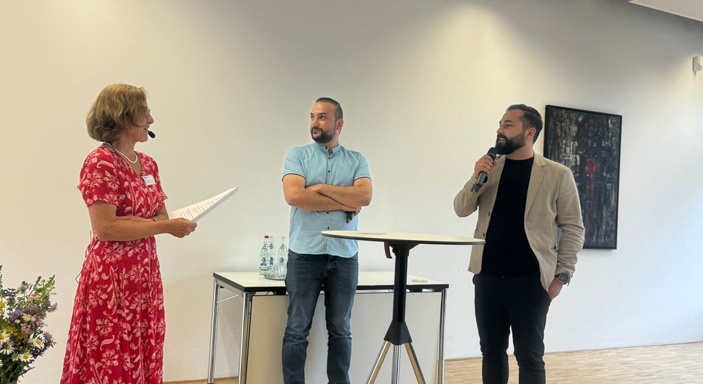 In the run-up to the summer holidays, the Stuttgart Attaché Office for Labour and Social Security provided young people and their parents with comprehensive information on post-school vocational training and higher education options.