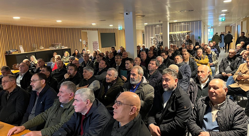 Our Labour and Social Security Attaché’s Office in The Hague met with our citizens at the HDV Ahi Evran Mosque.