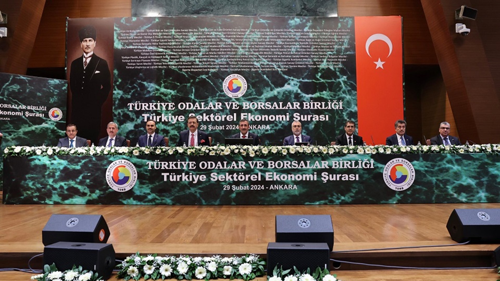 Çalışma ve Sosyal Güvenlik Bakanı Prof. Dr. Vedat Işıkhan, Türkiye Odalar ve Borsalar Birliği’nin (TOBB) “Türkiye Sektörel Ekonomi Şurası”na iştirak etti.