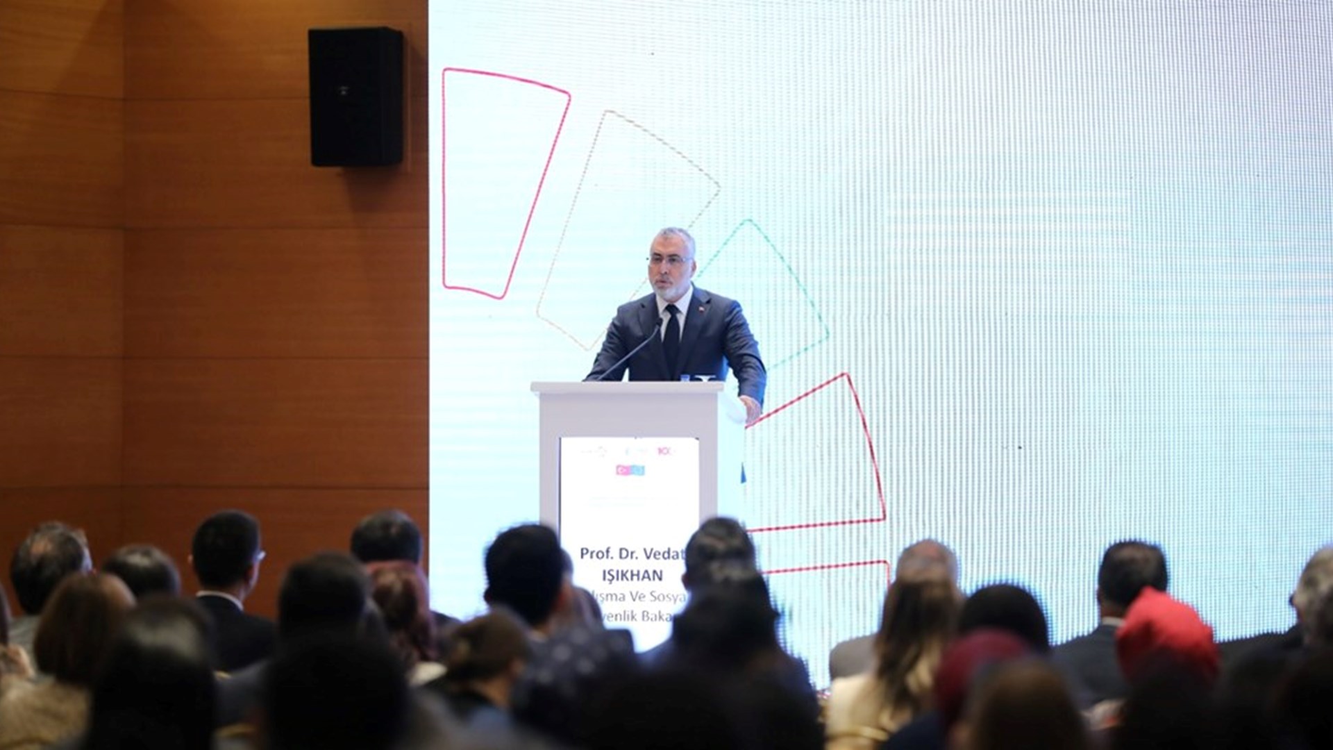 Çalışma ve Sosyal Güvenlik Bakanı Prof. Dr. Vedat Işıkhan, “İttifak 8.7 Ulusal Stratejik Çalıştayı” na katıldı.