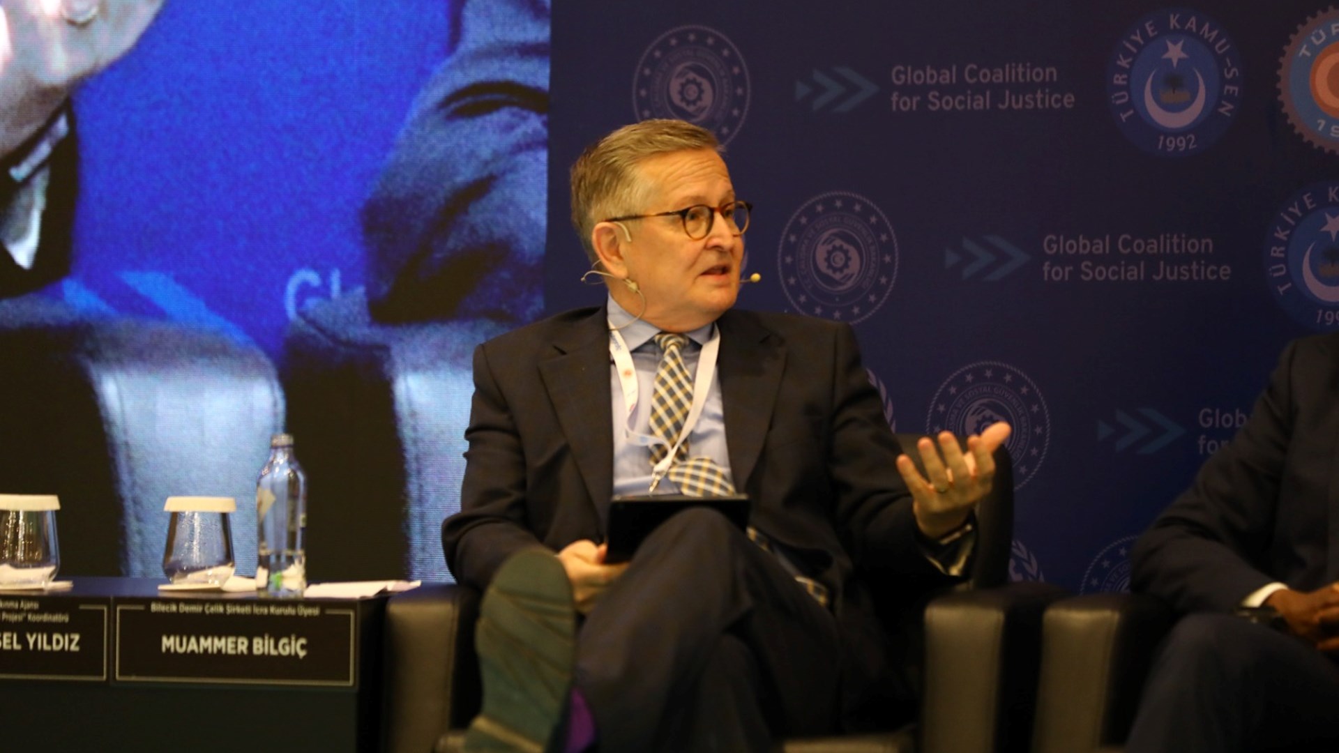 20 Şubat Dünya Sosyal Adalet Günü vesilesiyle, Bakanlığımızın öncülüğünde ve Küresel Sosyal Adalet Koalisyonu kapsamında düzenlenen “Dijitalleşme ve Yeşil Dönüşüm Çerçevesinde Sosyal Adalet Forumu” geniş katılımla gerçekleştirildi. Forum, Türkiye İşveren Sendikaları Konfederasyonu (TİSK), Türkiye İşçi Sendikaları Konfederasyonu (TÜRK-İŞ), Memur Sendikaları Konfederasyonu (MEMUR-SEN) ve Türkiye Kamu Çalışanları Sendikaları Konfederasyonu (KAMU-SEN) işbirliğiyle düzenlendi.