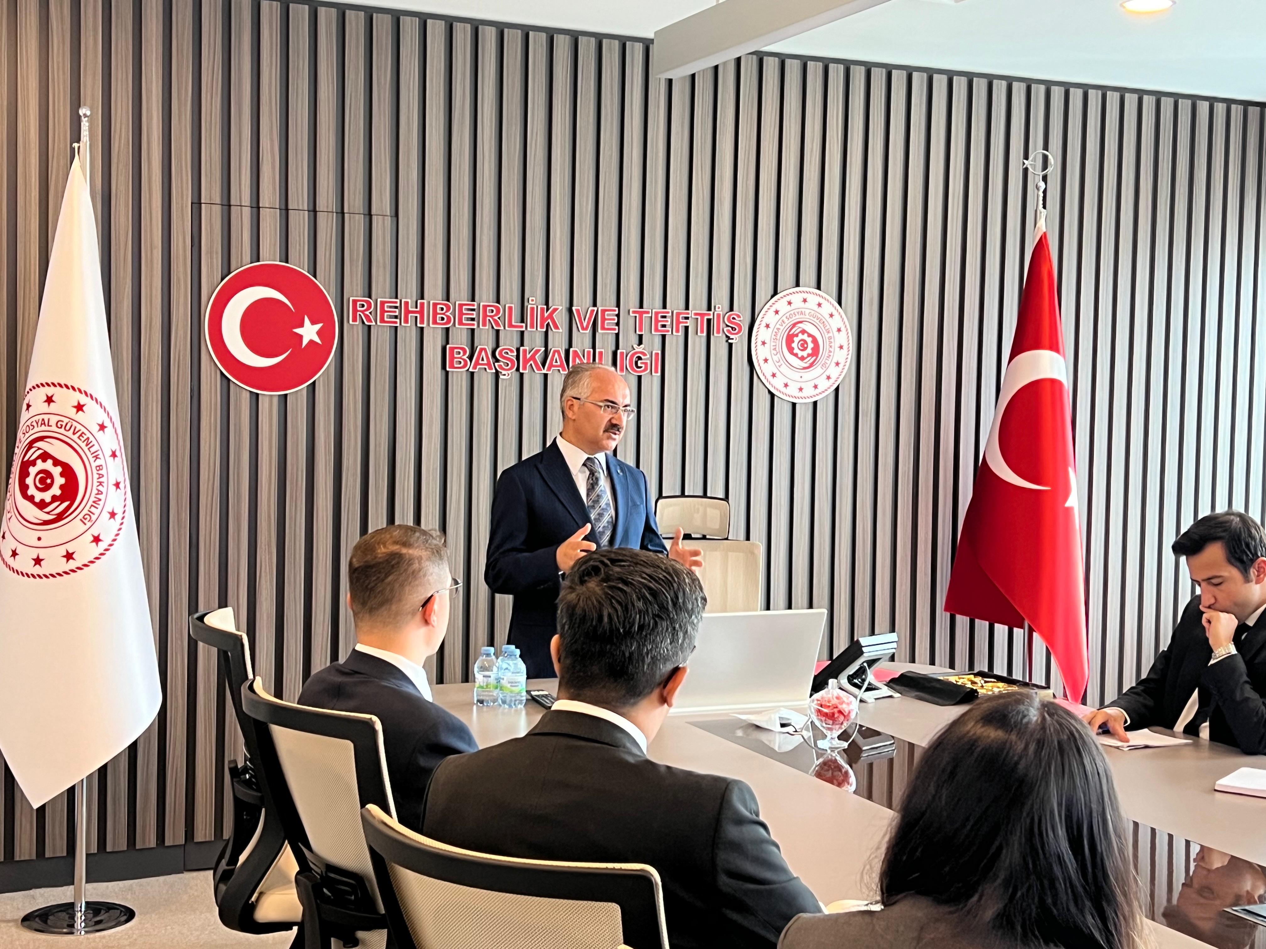 İş müfettişi yardımcılarının yetiştirme eğitimi gerçekleştirilen açılış dersleri ile başladı.