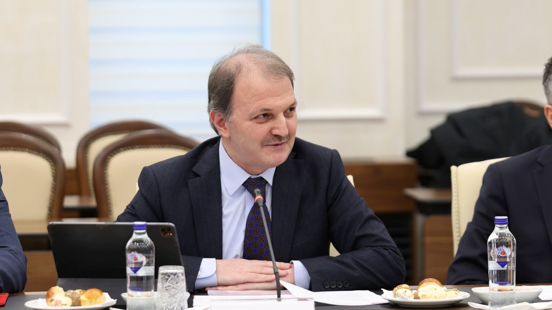 Sayın Bakan Yardımcımız Dr. Adnan ERTEM, Ekonomik Kalkınma ve İşbirliği Örgütü (OECD) Ekonomik Gelişmeleri İnceleme Komitesi (EDRC) tarafından hazırlanan “2024 Türkiye İnceleme Raporu” taslağına ilişkin değerlendirmelerde bulunmak üzere Bakanlığı ziyaret OECD Ülke Raporu Çalışmaları Bölüm Başkanı Sayın Pierre BEYNET başkanlığındaki OECD Heyetini Bakanlığımızda ağırladı.