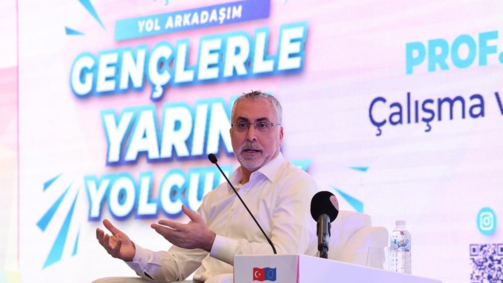 Çalışma ve Sosyal Güvenlik Bakanı Prof. Dr. Vedat Işıkhan, İŞKUR NEET PRO kapsamında ‘Gençlerle Yarına Yolculuk’ Programında gençlerle bir araya gelerek, sorularını yanıtladı.