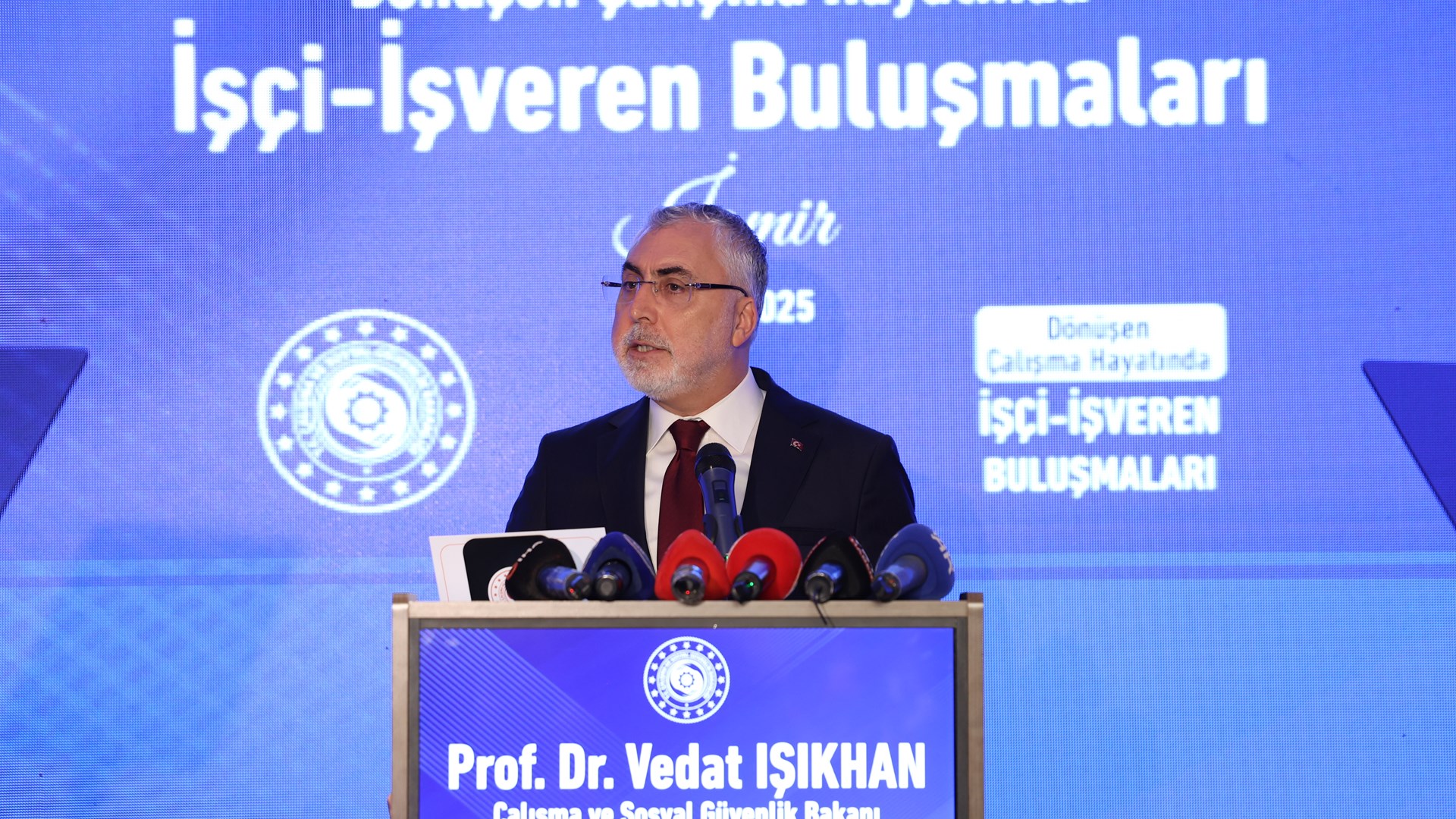 Bakan Işıkhan, İzmir’de “Dönüşen Çalışma Hayatında İşçi ve İşveren Buluşmaları” Programına Katıldı