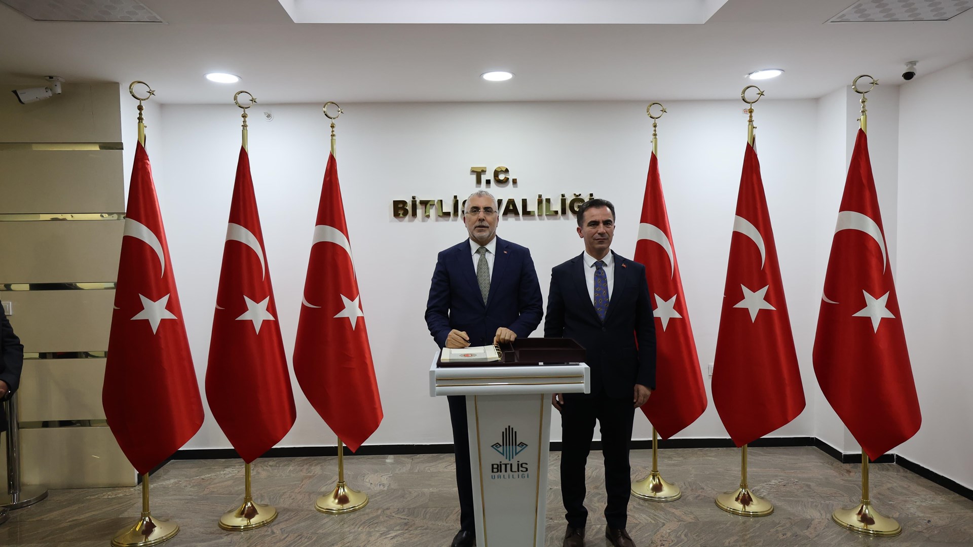 Bakan Işıkhan, Bitlis’te Ziyaretlerde Bulundu