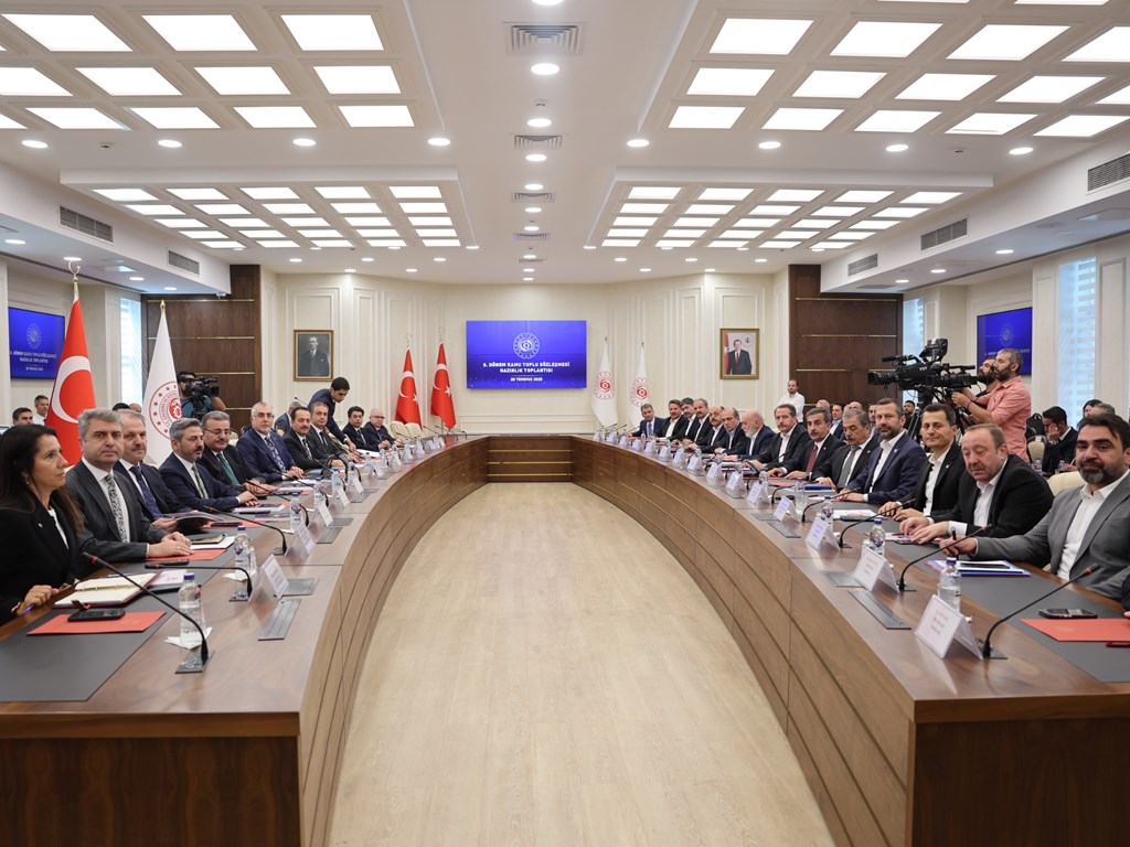 Bakan Işıkhan, "8. Dönem Toplu Sözleşme Görüşmeleri" Hazırlık Toplantısına Başkanlık Etti