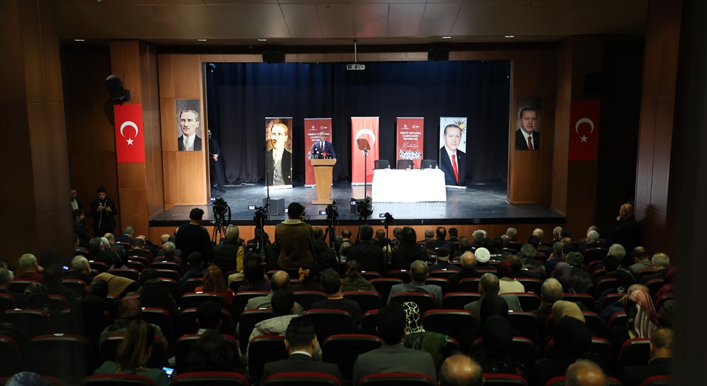 Çalışma ve Sosyal Güvenlik Bakanı Prof. Dr. Vedat Işıkhan, çeşitli ziyaretlerde bulunmak ve programlara katılmak üzere Malatya’ya gitti.