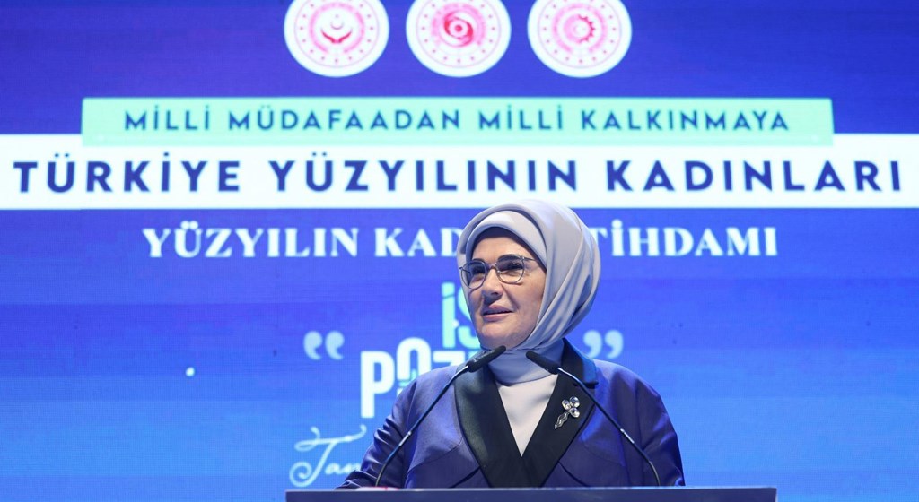 Çalışma ve Sosyal Güvenlik Bakanı Prof. Dr. Vedat Işıkhan, Çalışma ve Sosyal Güvenlik Bakanlığı tarafından Cumhurbaşkanı Recep Tayyip Erdoğan’ın Eşi Emine Erdoğan’ın teşrifleriyle Atatürk Kültür Merkezi’nde (AKM) düzenlenen “Milli Müdafaadan Milli Kalkınmaya Türkiye Yüzyılı’ nın Kadınları Yüzyılın Kadın İstihdamı İş-Pozitif Tanıtım Programı” na katıldı.