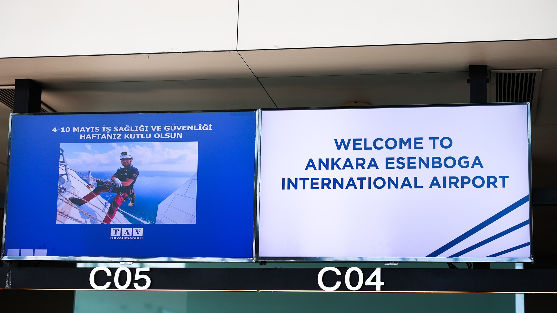 İş Sağlığı ve Güvenliği Haftası etkinlikleri çerçevesinde, 9 Mayıs 2025 tarihinde TAV Esenboğa Yatırım, Yapım ve İşletme A.Ş.’ye iş sağlığı ve güvenliği odaklı bir ziyaret gerçekleştirdik. Ziyaretimiz kapsamında, TAV Esenboğa Havalimanı İdaresi tarafından İSG Haftası boyunca ziyaretçilerin beğenisine sunulan ve Genel Müdürlüğümüzün yürütmüş olduğu MİSGEP Projesine ait fotoğrafların yer aldığı İSG Sergisini de inceledik.