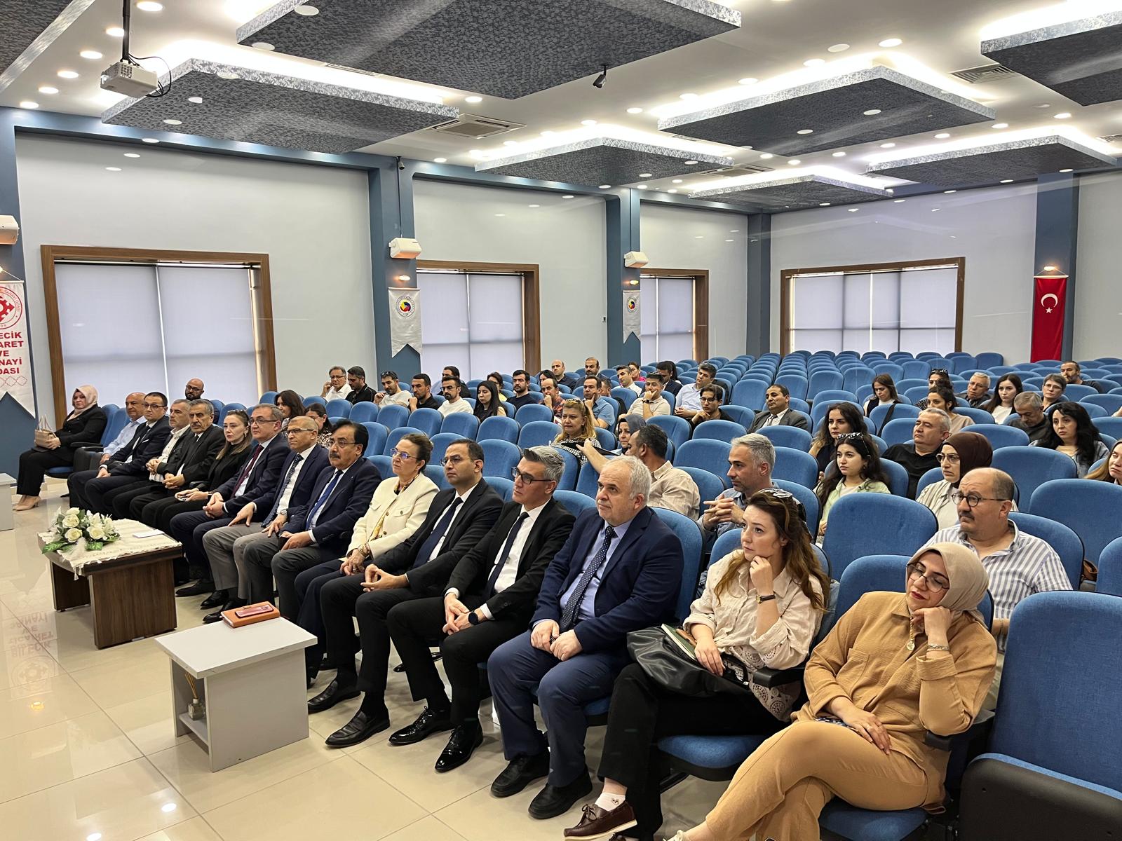 Rehberlik ve Teftiş Başkanlığı tarafından Bilecik Ticaret ve Sanayi Odası ile iş birliğinde, 13 Mayıs 2026 tarihinde işin yürütümü ile iş sağlığı ve güvenliği teftişlerine ilişkin farkındalık artırmaya yönelik bilgilendirme toplantısı düzenlendi. 