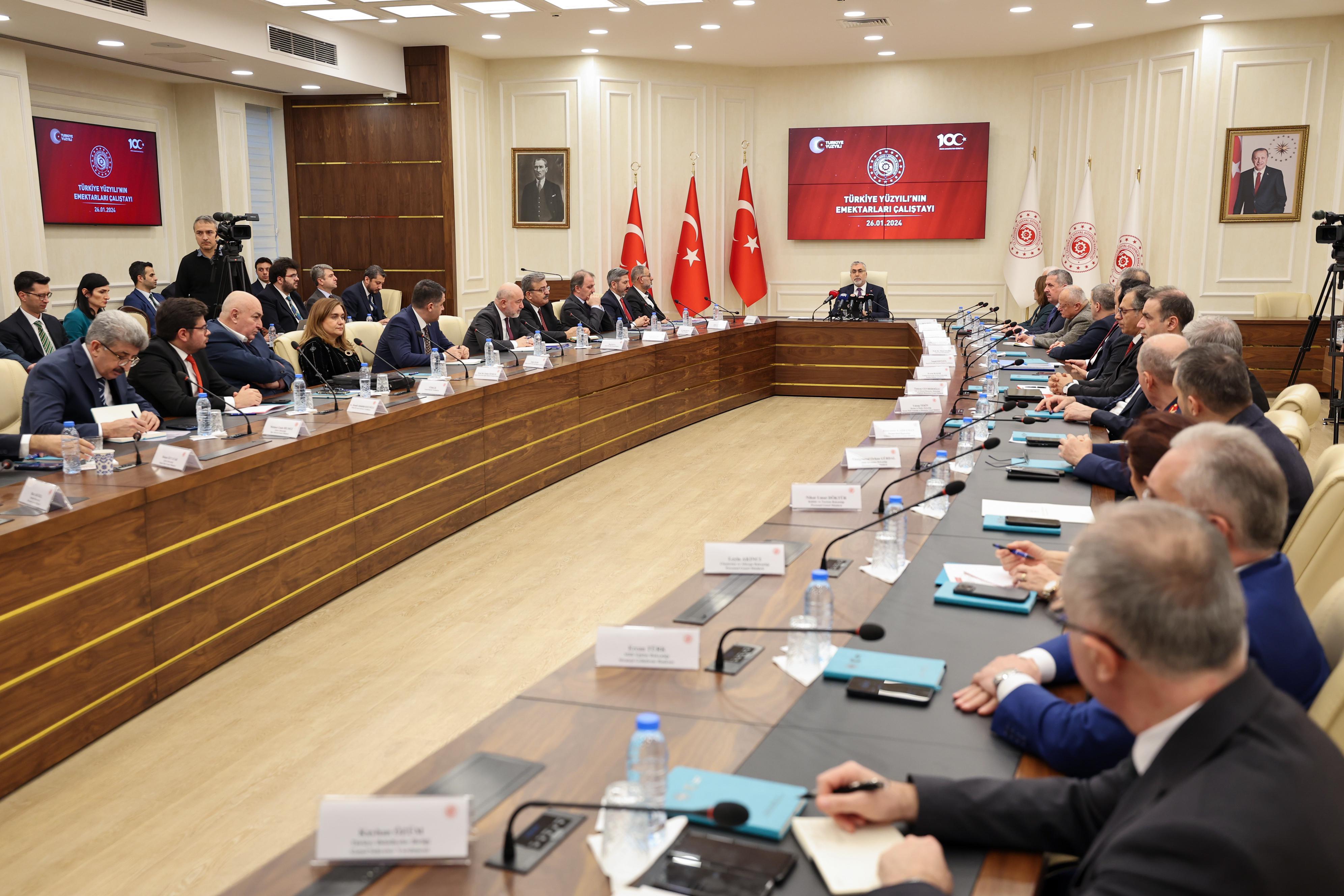 Çalışma ve Sosyal Güvenlik Bakanı Prof. Dr. Vedat Işıkhan, Çalışma ve Sosyal Güvenlik Bakanlığı ev sahipliğinde Reşat Moralı Toplantı Salonu’nda düzenlenen “Türkiye Yüzyılı’nın Emektarları Çalıştayı” na katıldı.