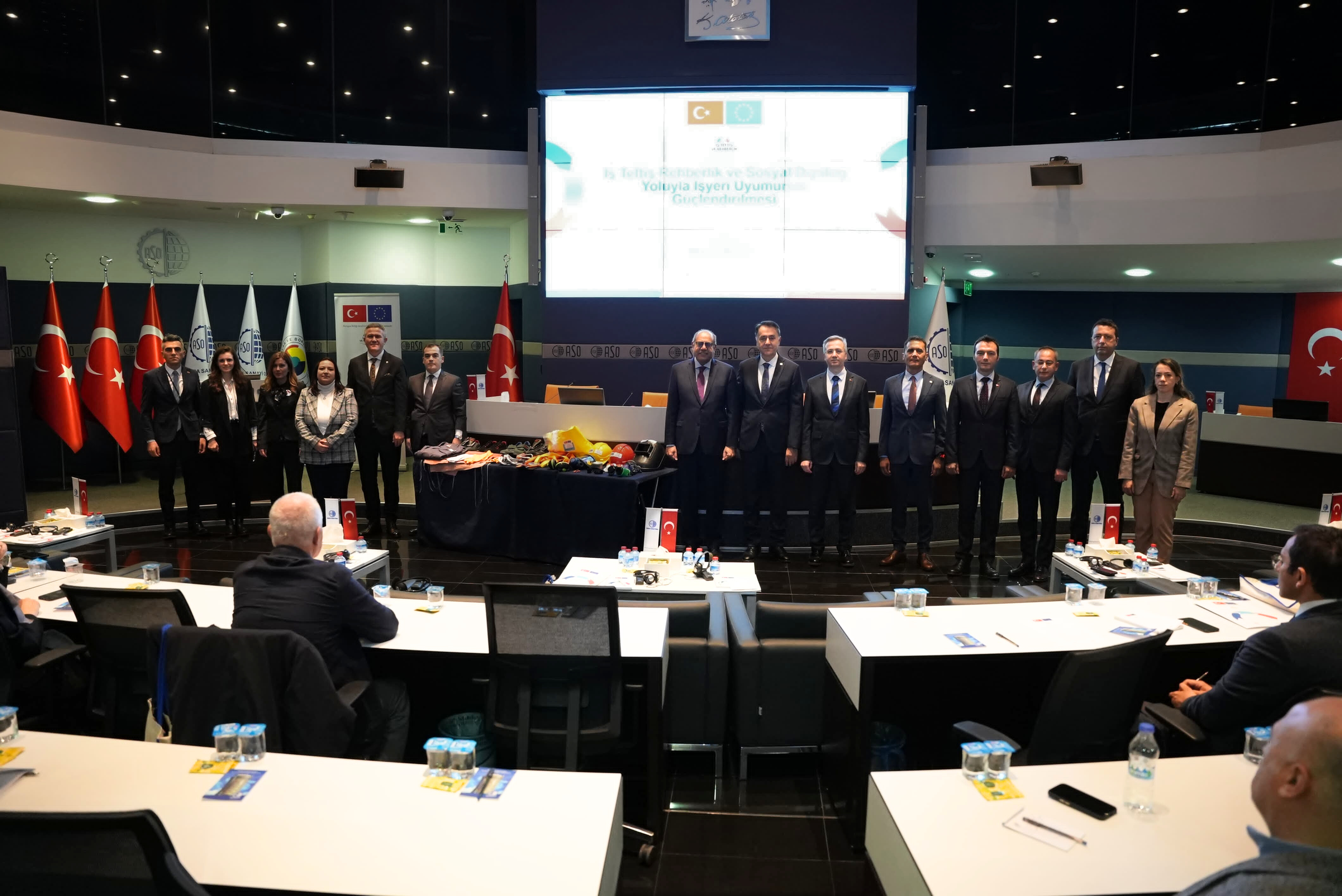 “İş Teftiş Rehberlik ve Sosyal Diyalog Yoluyla İşyeri Uyumunun Güçlendirilmesi Projesi” kapsamında düzenlenen sektörel rehberlik toplantısı 8 Nisan 2025 tarihinde Ankara Sanayi Odası’nda gerçekleştirildi.