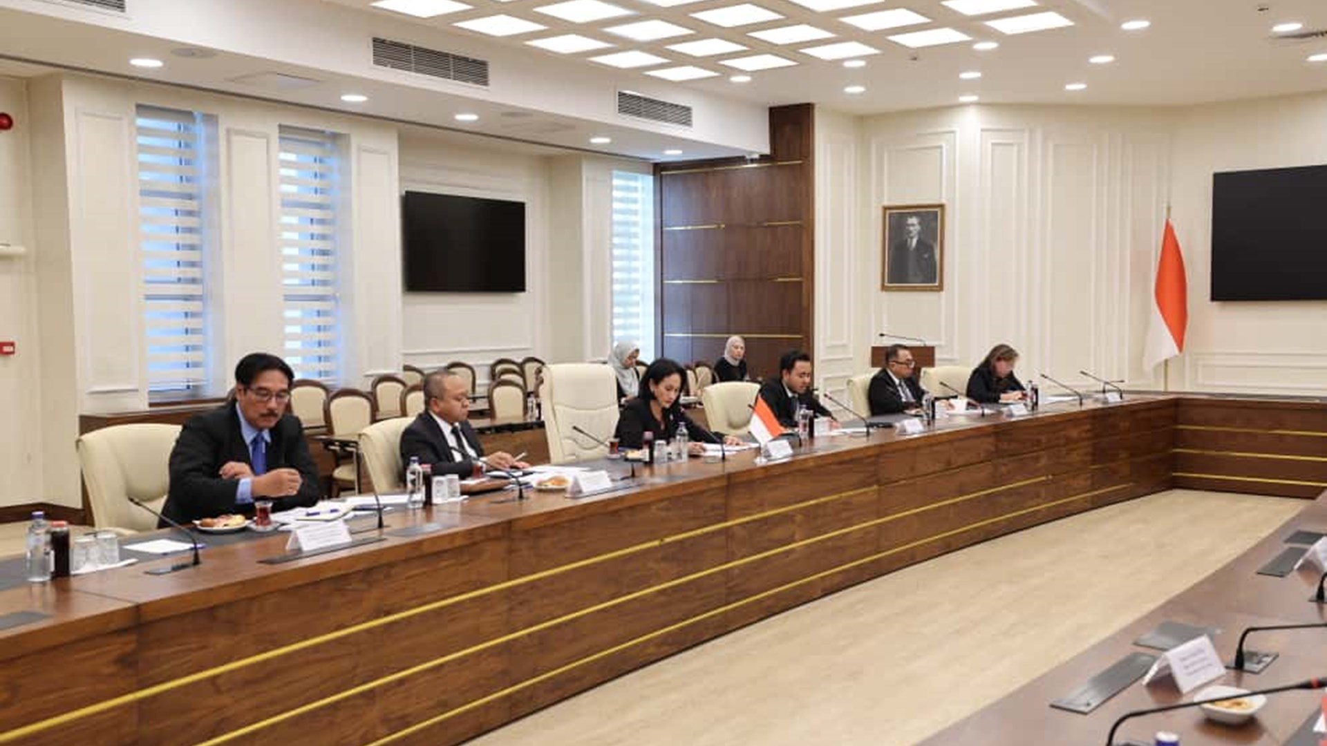 Bakan Yardımcımız Dr. Adnan Ertem Endonezya Göçmen İşçilerin Korunması Bakan Yardımcısı Christina Aryani ile Görüştü