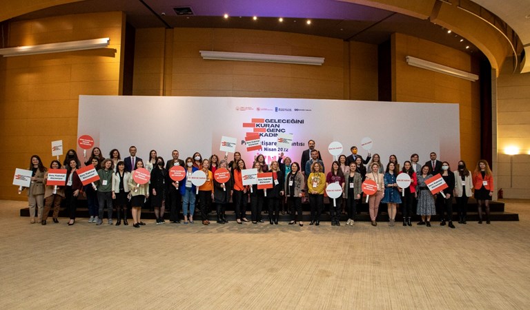 Geleceğini Kuran Genç Kadınlar Projesinin saha çalışmalarına İzmir’de başlandı