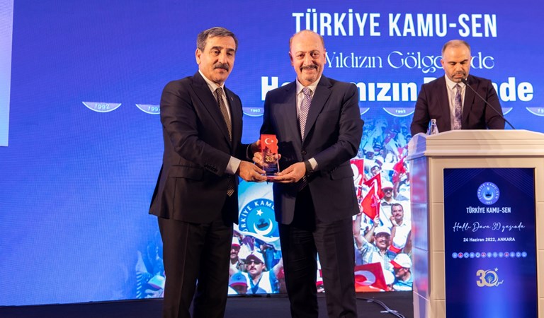 Bakan Bilgin, Türkiye Kamu-Sen’in 30. Kuruluş Yıl Dönümü Programına Katıldı