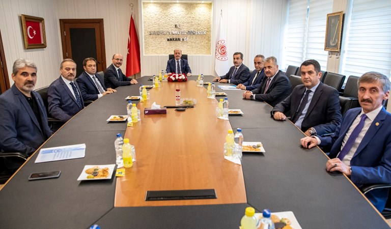 Bakan Bilgin, Türkiye Kamu-Sen Genel Başkanı Önder Kahveci ile Görüştü