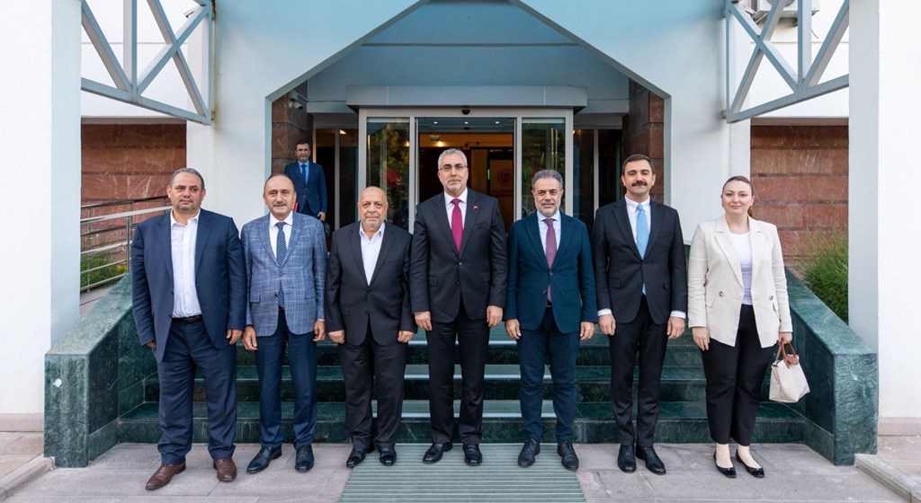 Bakan Işıkhan, Hak-İş Genel Başkanı Mahmut Arslan’ı Kabul Etti
