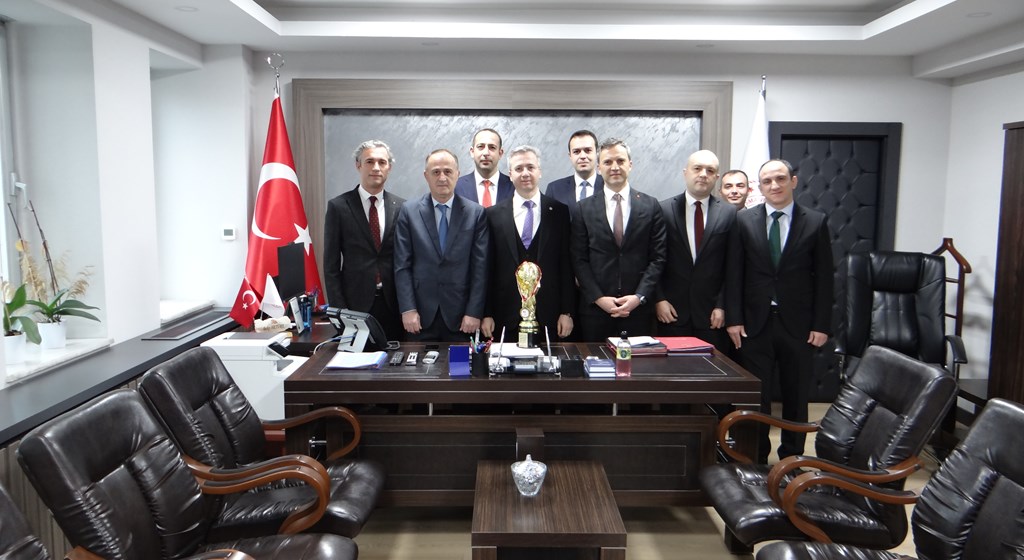 Başkanlık futbol takımımız Başkanımız Bekir AKTÜRK’ü ziyaret ederek şampiyonluk kupasını takdim etmiştir