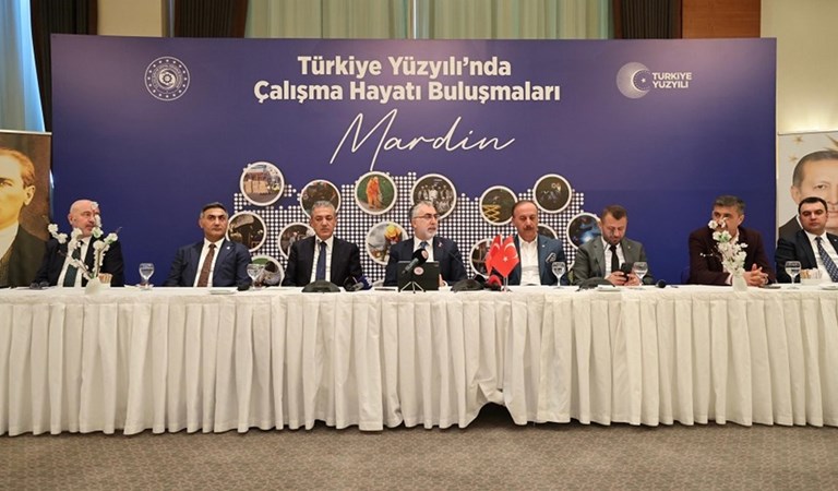 Bakan Işıkhan, Mardin’de “Türkiye Yüzyılı’nda Çalışma Hayatı Buluşmaları” Programı’na Katıldı